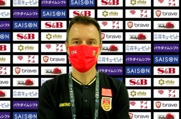 开云下载-扬科维奇不满：没踢出想要的足球 体能问题需纠正